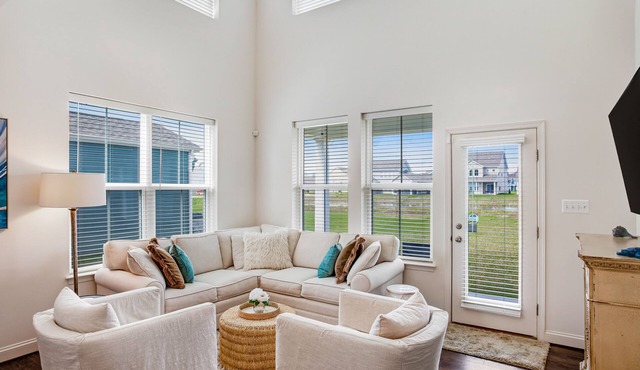 Bishops Landing corner lot with WiFi, AC, patio, & pool/tennis/fitness center