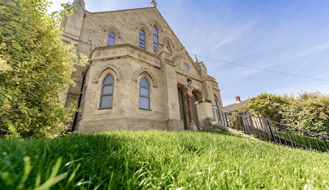 BISHOPS RETREAT, pet friendly, country holiday cottage in Ventnor