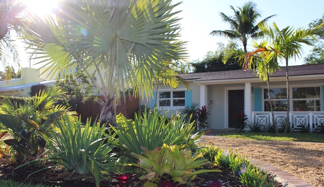 Bismarck House - 5 Star Downtown Beach-style Luxury House.