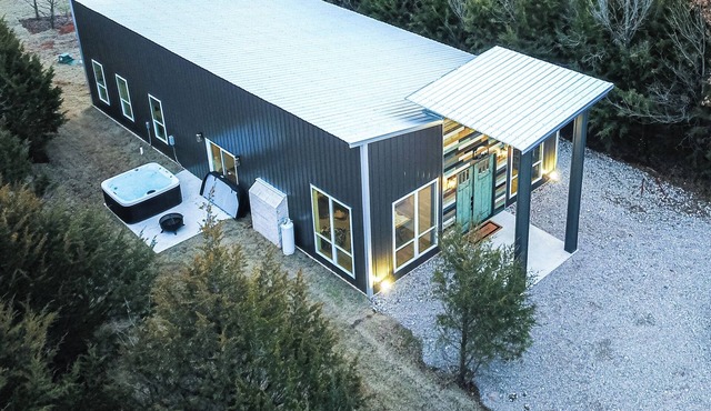Bison Cabin with Hot Tub, Air Hockey & Pool Table, South of Norman
