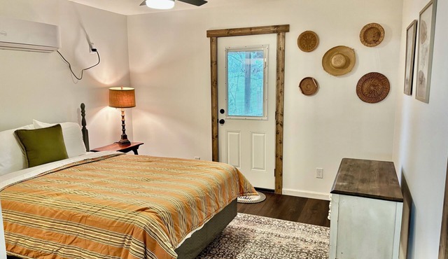 Bison Hall 5, No cleaning fee, Near Harding