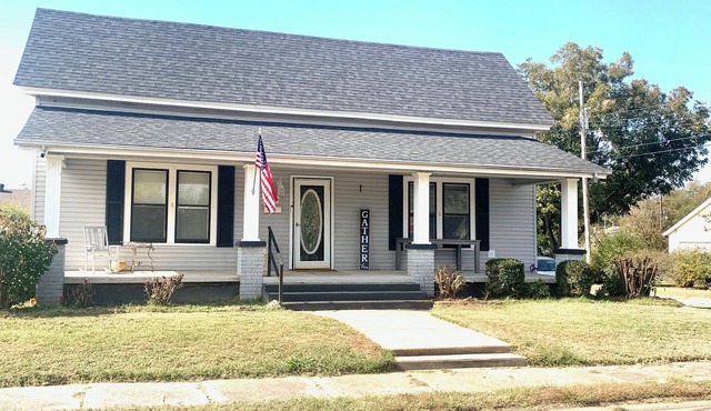 Bison Hall 7, no cleaning fee, near court square