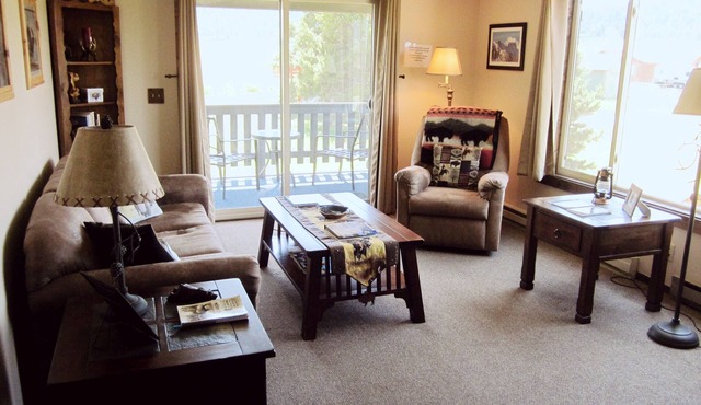 Bison Hideaway Condo - fully updated, warm & inviting Yellowstone Retreat for 2