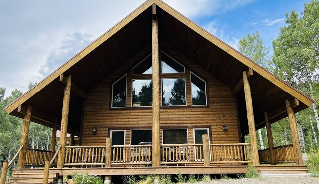 Bison Meadows Lodge-10 min. to YNP+Hot tub+Wifi+AC+Sauna