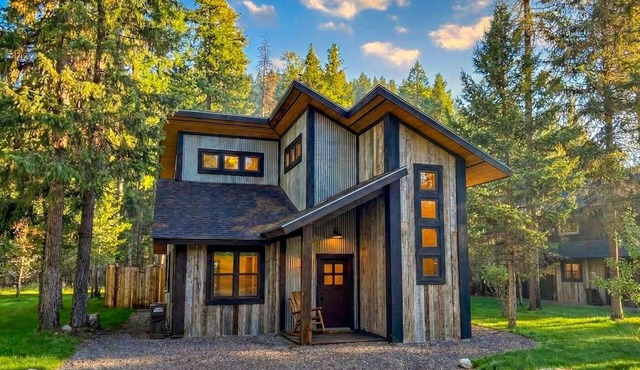 Bison Ridge Cabin #4 | Pet Friendly | 4BR Getaway w/Hot Tub, Fire Pit & Grill | Sleeps 10!