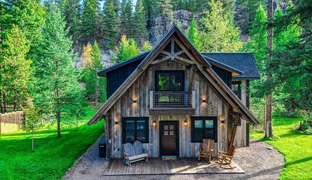 Bison Ridge Cabin #5 | Pets Welcome | 4BR Getaway w/Hot Tub, Fire Pit & Grill | Sleeps 10!