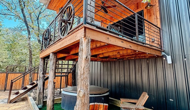 Bison Suite - relax in your private hot tub and explore the Ranch!