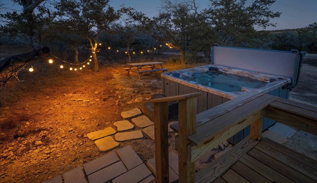 Bison View – Private Cabin w/Hot Tub on acreage