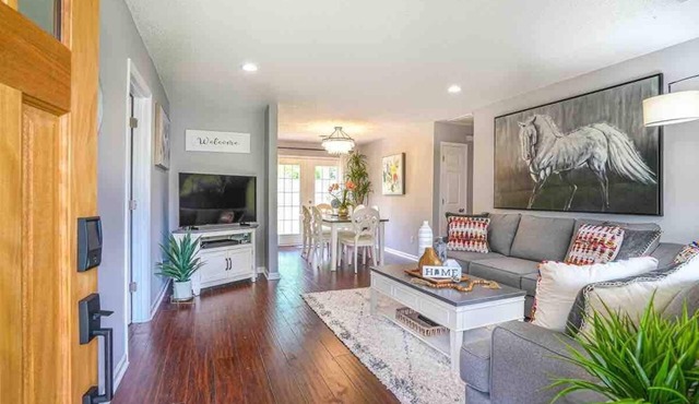 ‘Bit-O-Glam’ Welcomes You! Beautiful 3 Bedroom 2 Bath Home!