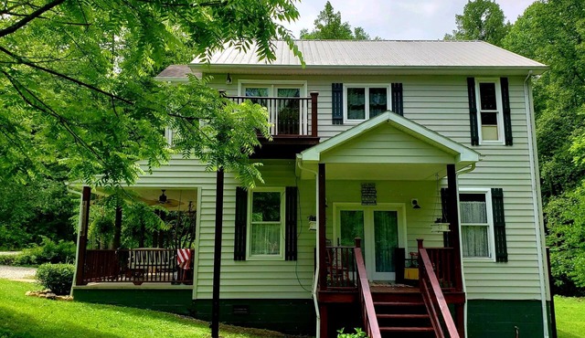 Bit O' Time Vintage Lake Retreat Grayson/Olive Hill KY. Sleep 20, 6 bdrm, 5 bath