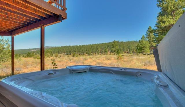 Bitter Brush- Luxury 4BR Hot Tub- Pool Table- HOA Pool, Tennis, Dog OK