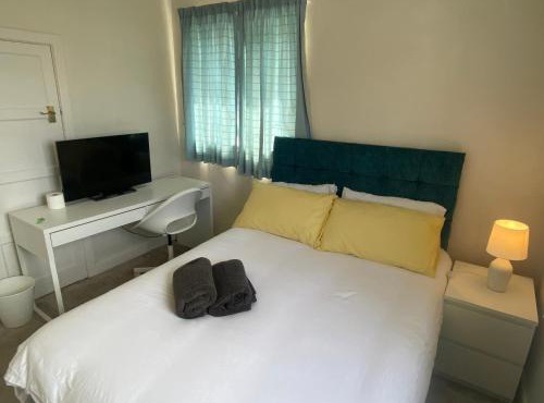 Bittern Lodge Homestay with Free Parking & Parking for cruise available, Full access to kitchen in Southampton