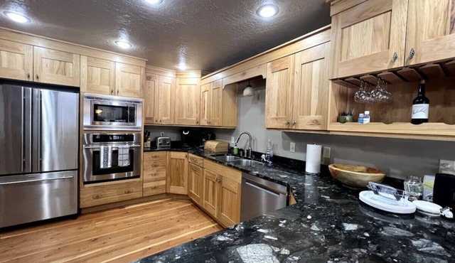 * * * * *Bitterroot Riverfront Retreat* * * * *