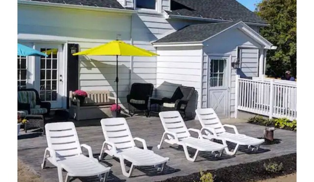 BitterSweet Vineyard Views along Chatauqua Wine Trail w/hot tub and pet friendly