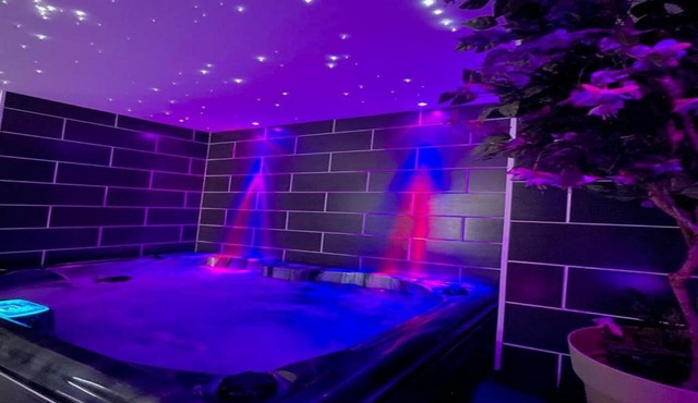 BLŌM Suite romantique, spa privé & salle de massage, petit dej inclus