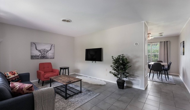 BL | 10% OFF | Entire 3BR & 2BA Home Near Lackland Air Force | Fast WiFi