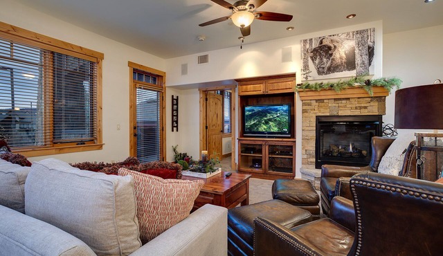 BL6102 | Unforgettable Mtn Getaway | 4 Pools | Walk to Mountain | Winter Shuttle