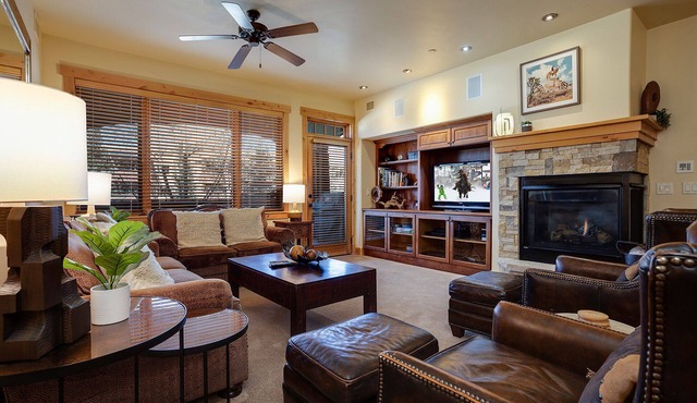 BL6103 | Perfect for the Entire Family | 10 Hot Tubs | 4 Pools | Winter Shuttle