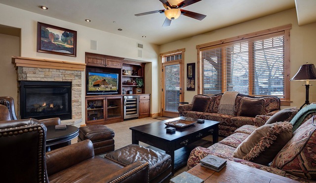 BL6106 | Mountain Residence | Private Patio with Hot Tub | Winter Shuttle