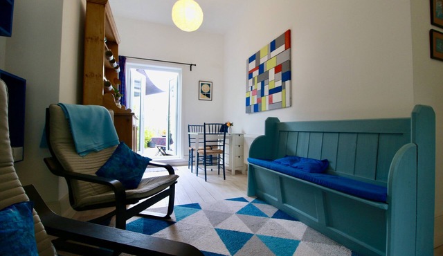 Blachington Cottage, "Stunning and Central"