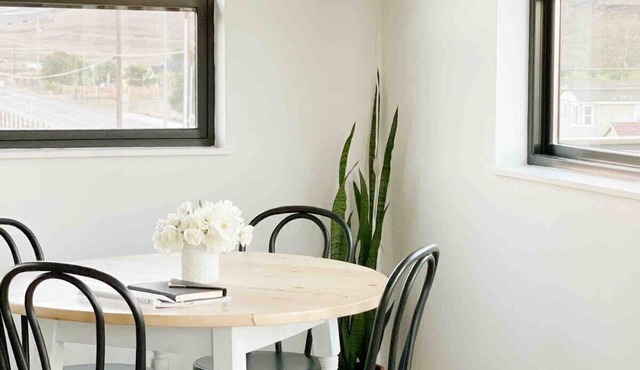 Black Barn Ranch: Pet Friendly with Hill Views + Downtown Close