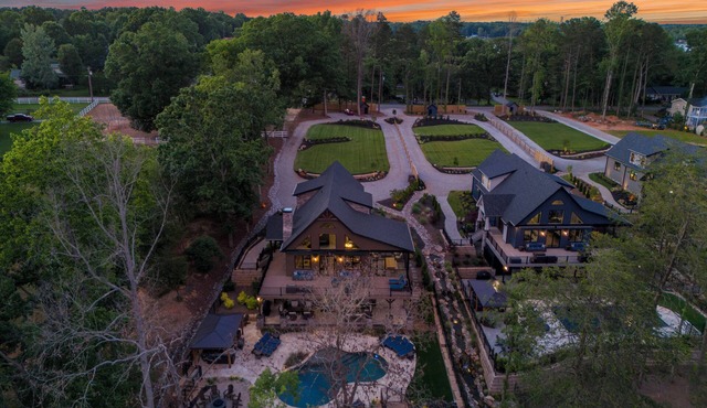 Black Bear & Blue Heron by AvantStay | 2 Lakefront Homes, Sleeps 43, Pools