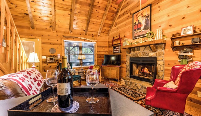 Black Bear Bungalow - Lovely Chalet in the Woods