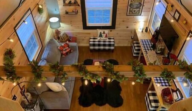 Black Bear Bungalow at Coops Creek Cabins