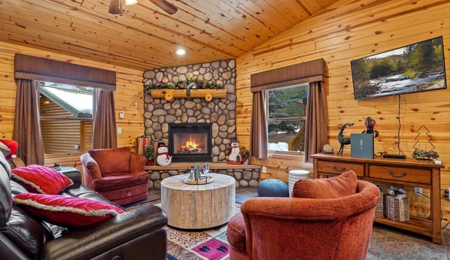 Black Bear Chalet (Cabin 105)