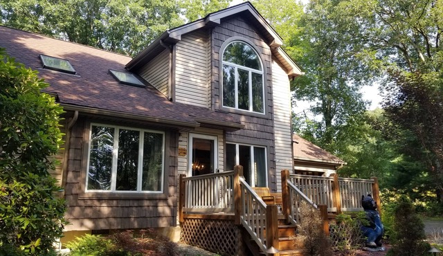 Black Bear Cottage in Jim Thorpe with Indoor Hot Tub