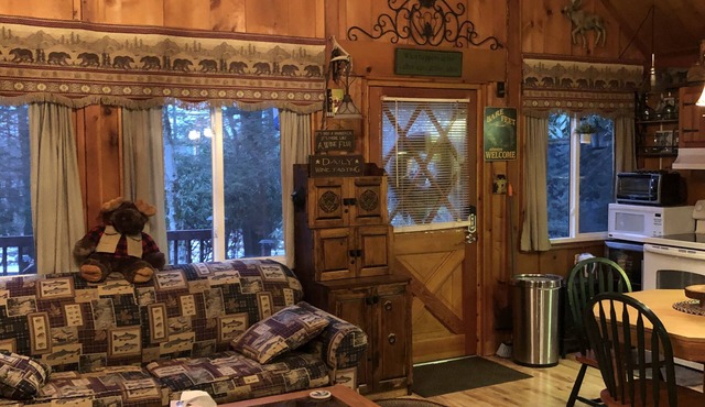 Black Bear Cozy Chalet, Lakeview, kayaks available for use