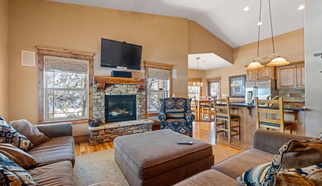 Black Bear Inn - Pet friendly - trailer parking - close to lake - rustic