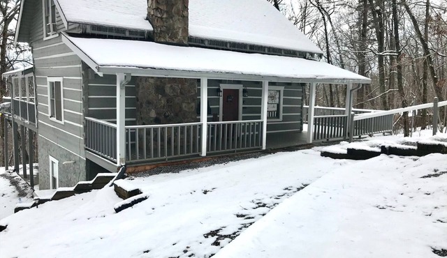 Black Bear Lodge 🪵cabin Fire Pit🔥 Large Decks Secluded 3 bed 2 bath