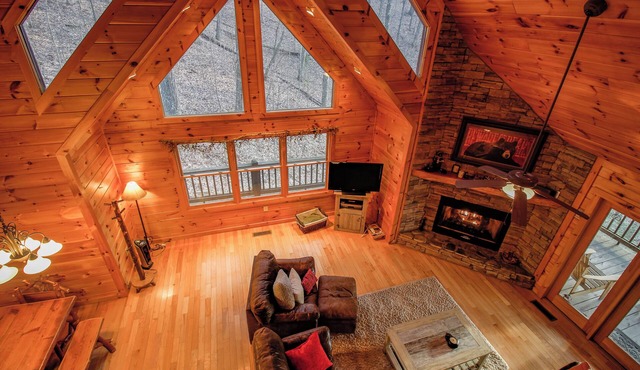Black Bear Lodge - First Class Mtn Top Cabin w/Hot Tub and Fantastic Views!