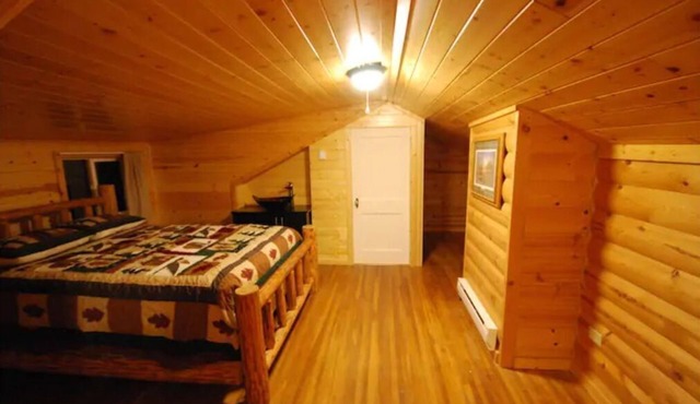 Black Bear Lodge Room