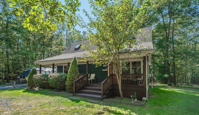 Black Bear Retreat | Covered Porch + Hot Tub