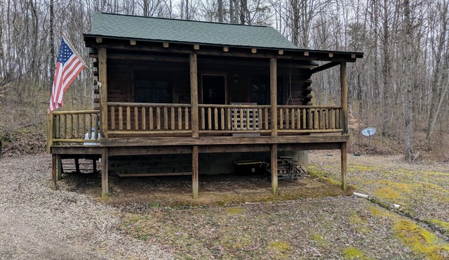 Black Bear Retreat in Hocking Hills minutes from ash cave