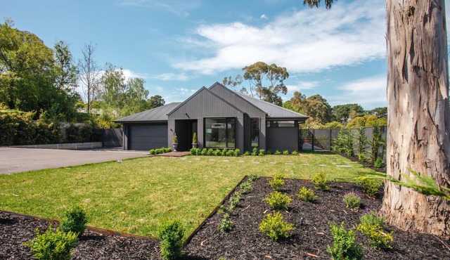 Black Beauty Balnarring - Perfect year round getaway, rustic coastal luxury