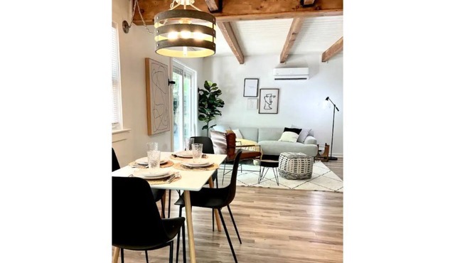 Black bird chalet - with large backyard + fire pit