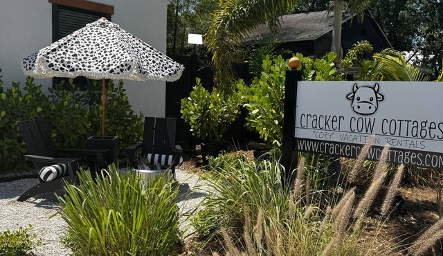 Black Brindle Bungalow, Downtown Ft. Myers: Walk to Best Eats and Shops!