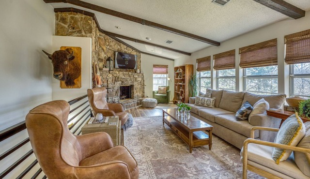 Black Buffalo Cabin nestled in the Ozark Mountains minutes from Buffalo River