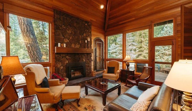 Black Butte Mountain Retreat w/Private Sauna