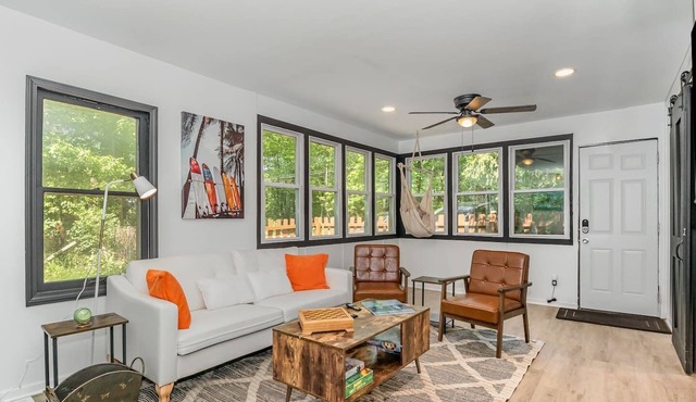 Black Cabin Getaway in Beautiful Woods I Valpo University | Flint Lake | Dunes