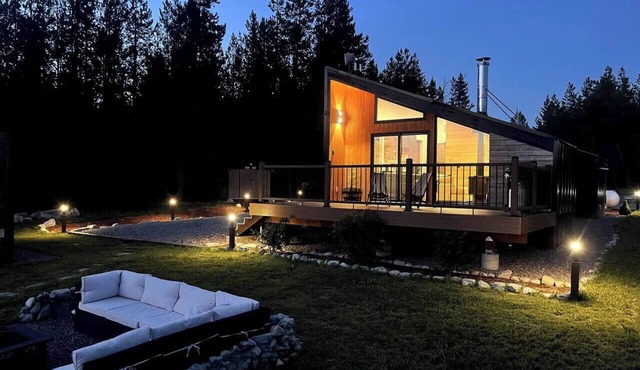Black Cabin Retreat, Black Cabin in Northwest Montana