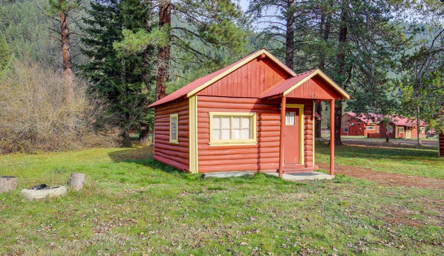 Black Diamond Guest Ranch Studio: Hike & Fish