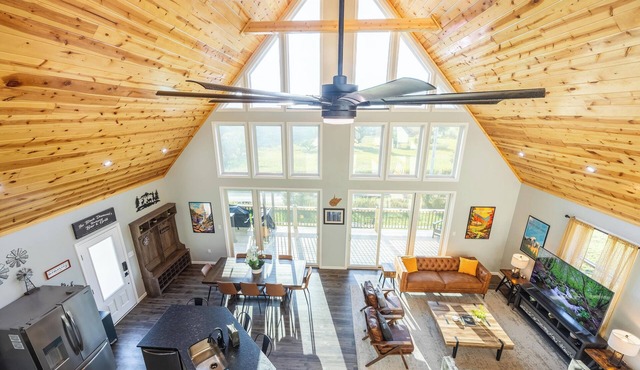Black Diamond-New Build, Ski, Hot Tub, Views, BBQ, EV & AC