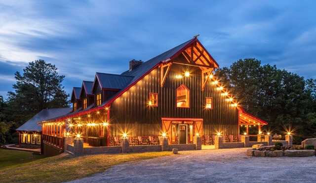 Black Eagle Lodge - Unique - 8 Bedrooms - 2 Pools