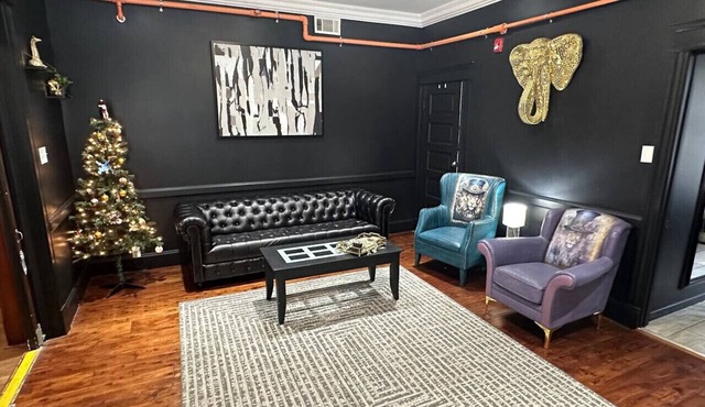 Black & Gold suite 202 -ADA Room