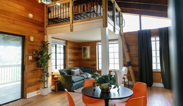 "Black Hawk" - Overlook Cabin in RRG