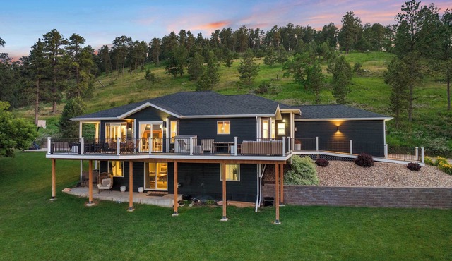 Black Hills 6BD Home: Hot Tub, Sauna, Basketball